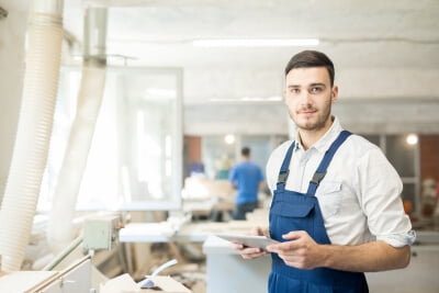 Zufriedener Handwerker nach einem Verkaufstraining