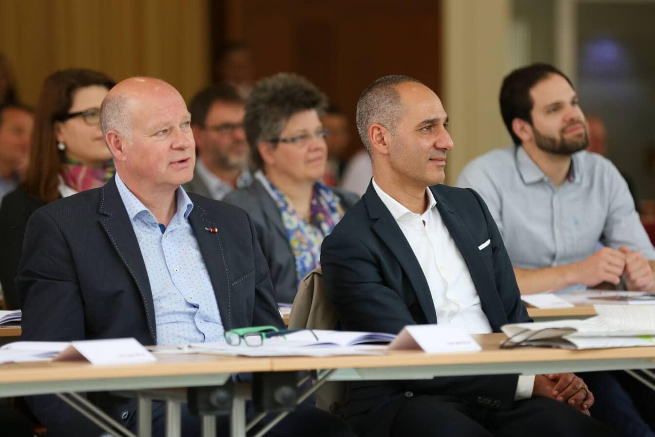 Symbolbild Vertriebsweiterbildung: Aufmerksame Teilnehmer.